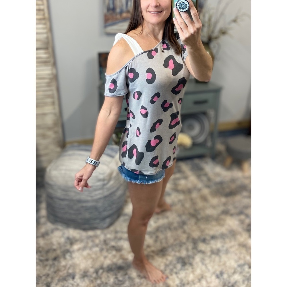 ❤️🔥Leopard Cold Shoulder Cutout Tie Shoulder Top Pink 0422 - Picture 3 of 8